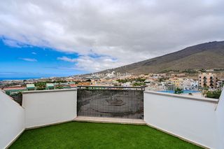 Attique  La borda. Ático dúplex de 3 habitaciones reformado con vistas panorámicas