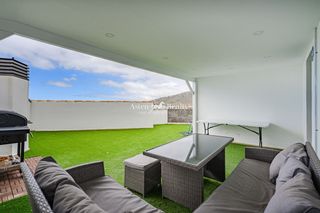 Attico  La borda. Ático dúplex de 3 habitaciones reformado con vistas panorámicas