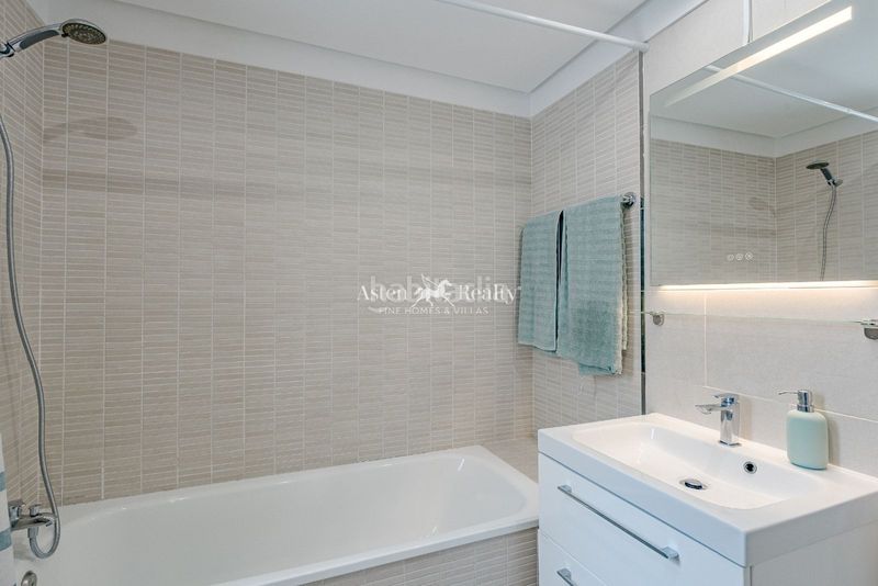 Foto 42f3190f-9070-4347-8833-89175a575a2b. Àtic amb aparcament piscina a Casco Urbano Adeje