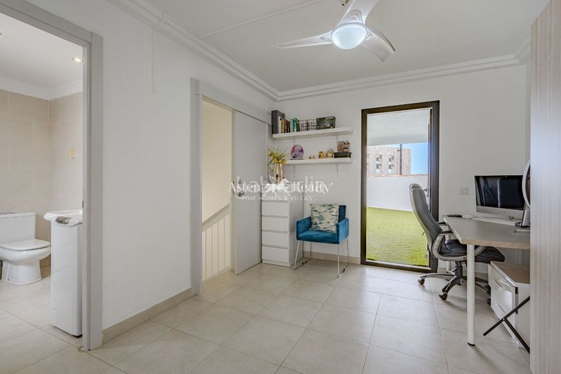 Foto 80cc1d4b-ce4f-40b6-883a-4a8895c851e3. Àtic amb aparcament piscina a Casco Urbano Adeje