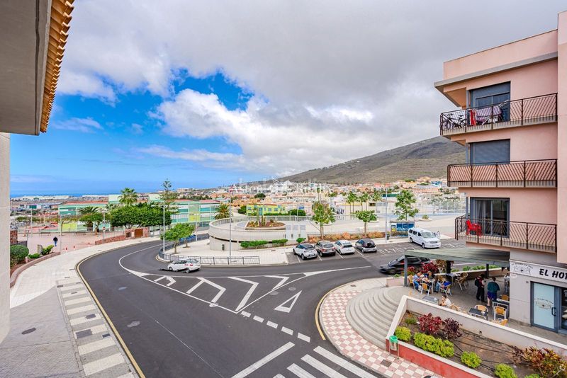 Foto dbe70c01-32d7-42c3-9a56-df2ceb6ab6f1. Àtic amb aparcament piscina a Casco Urbano Adeje