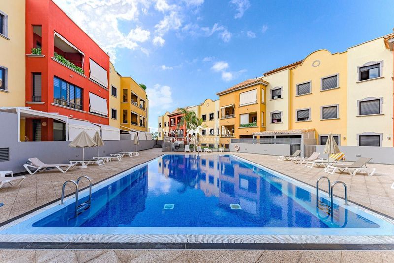Foto f25d3895-9bfb-4a6e-b542-b0de3bd1e1f6. Àtic amb aparcament piscina a Casco Urbano Adeje