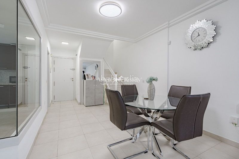 Foto f892aa03-983f-40c3-bea5-3ffe12144e57. Àtic amb aparcament piscina a Casco Urbano Adeje