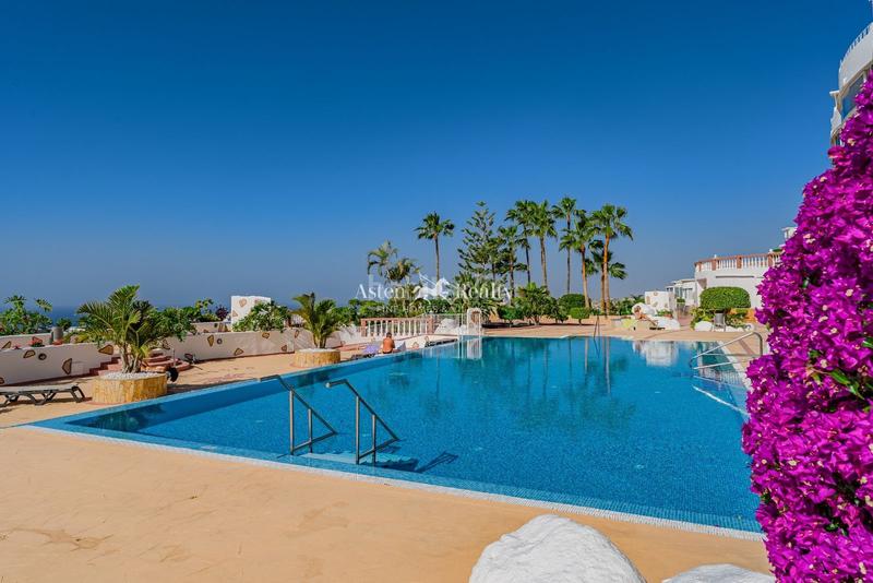 Foto 26fac5c6-560d-48cd-8736-184b2bd3d43e. Maison avec parking piscine dans Playa del Duque Adeje