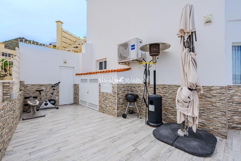 Foto 71a08a1e-126a-4583-a6c4-974863ec7457. Maison avec parking piscine dans Playa del Duque Adeje