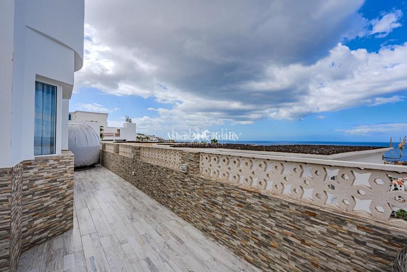 Foto 74af37aa-d832-41e8-b1ac-a33c2b4b3d0b. Maison avec parking piscine dans Playa del Duque Adeje