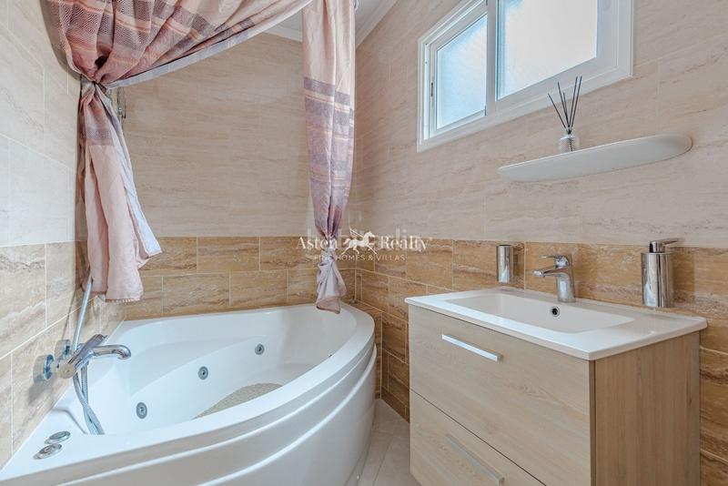 Foto ad968ff9-f11f-455e-a6f4-66acc4dd2ec0. Maison avec parking piscine dans Playa del Duque Adeje