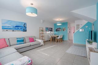 Reihenhaus  Maritima. Amplio adosado reformado en primera linea de mar.