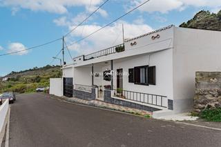 Casa  D. cedres y franchys. Casa con jardin el tanque bajo