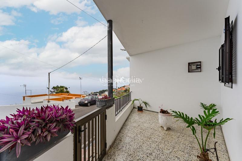 Foto ce62a83d-6427-4176-b1b1-5e173ffecd13. Casa  con jardin el tanque bajo en Tanque (El)