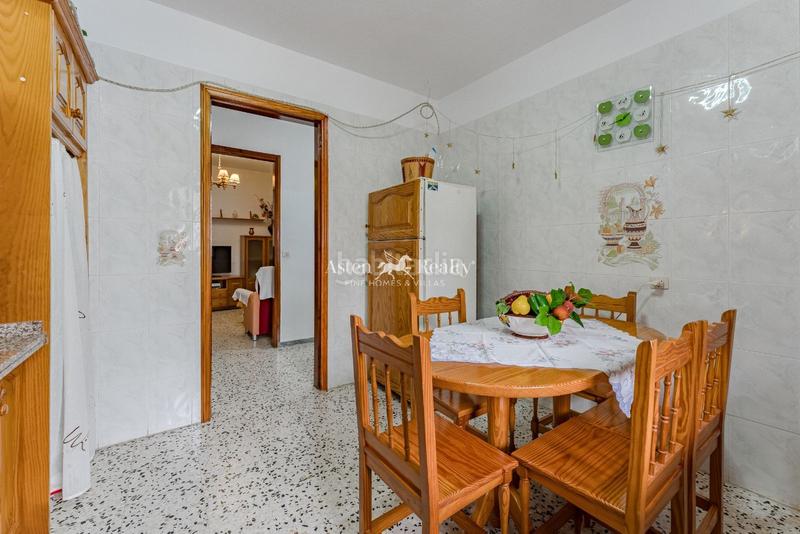 Foto e5b93d05-6fb4-442b-a621-008a44a62611. Casa  con jardin el tanque bajo en Tanque (El)