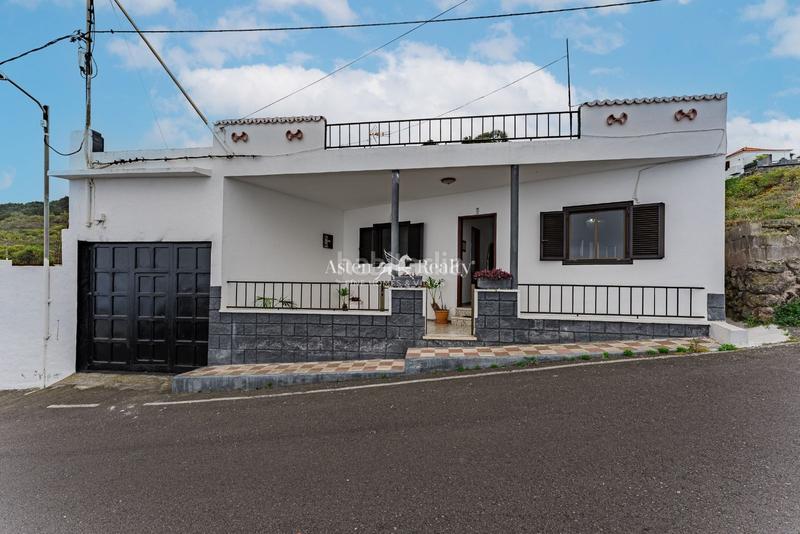 Foto e80232c0-8421-4aa4-bf7d-11416f111297. Casa  con jardin el tanque bajo en Tanque (El)