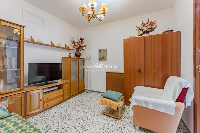Foto f0c433d1-03fa-42fe-8c6d-7a4f46eb8d1c. Casa  con jardin el tanque bajo en Tanque (El)