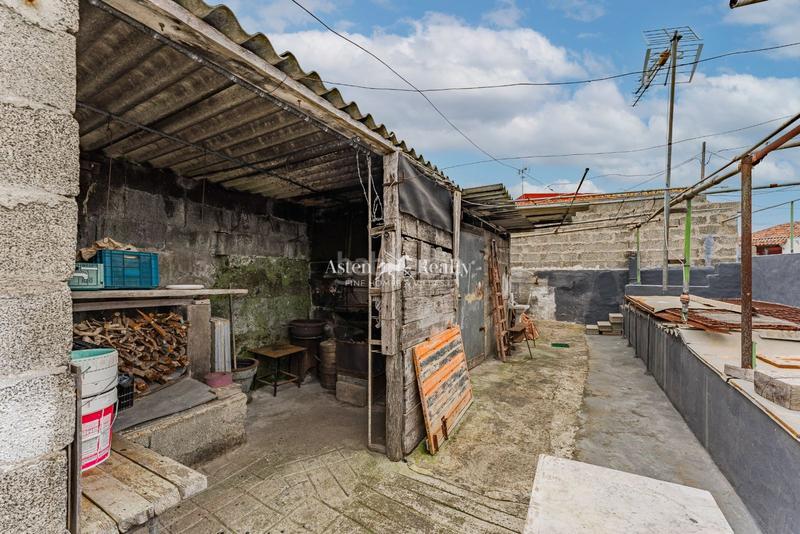 Foto f9dc3acd-d22a-480c-a275-7ce0b230d2a4. Casa  con jardin el tanque bajo en Tanque (El)
