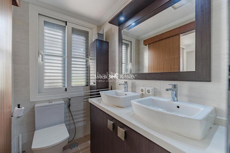 Foto 550f8af5-b231-4e71-b148-a5091af78003. Casa adossada amb aparcament a Playa Fañabé Alto Adeje