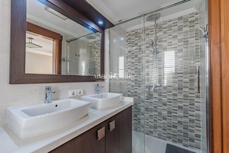 Foto f5574f38-a50f-41c9-8e00-228366da1fab. Casa adossada amb aparcament a Playa Fañabé Alto Adeje