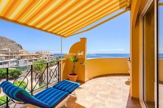 Pis  Falua. Gran propiedad frente el océano en playa los cristianos
