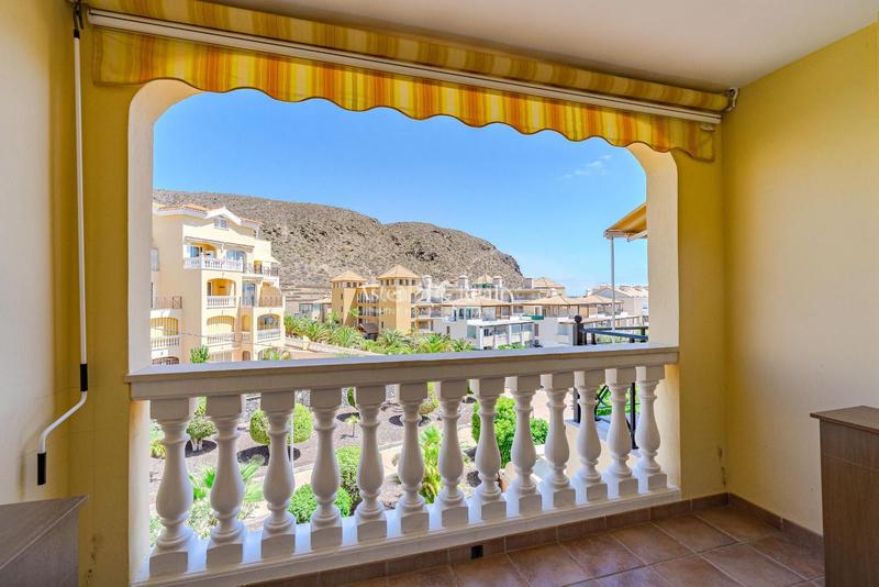 Foto c9c2bd58-4857-42c9-8399-3edea449847c. Piso gran propiedad frente el océano en playa Los Cristianos en Arona