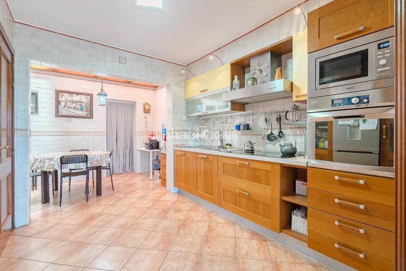 Foto 0bee4cb5-169b-4864-959d-eebaad2d13e5. Casa adossada amb calefacció aparcament a Casco Urbano Adeje