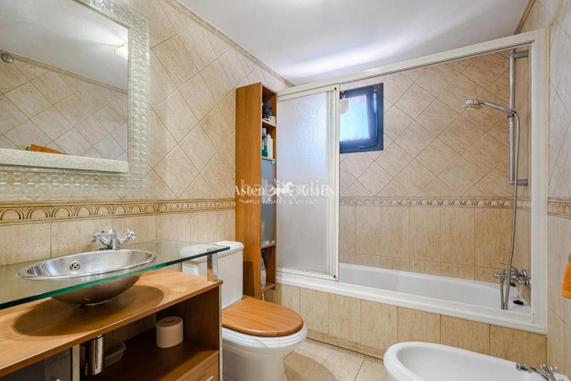 Foto 2ba47041-f162-4e29-b00b-dbdf0bfd9b3e. Casa adossada amb calefacció aparcament a Casco Urbano Adeje