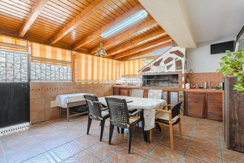 Foto e75138be-978c-40ce-8fbb-7e4f285c1865. Casa adossada amb calefacció aparcament a Casco Urbano Adeje