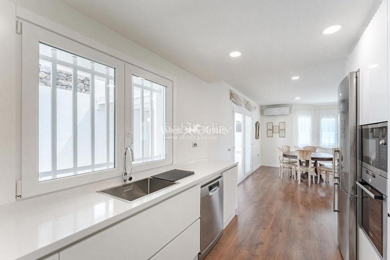 Foto 28c0be8c-293d-42bc-88aa-761040c4811c. Chalet  independiente con 3 dormitorios y garaje cerrado, en el corazón . en Adeje