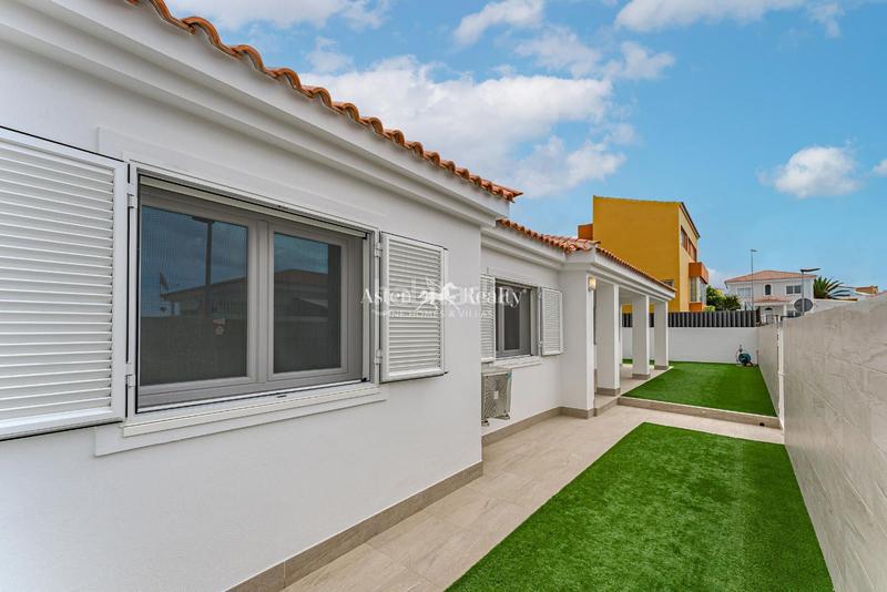 Foto 3934f9b4-5c97-4fef-8c17-baa82ac793fe. Chalet  independiente con 3 dormitorios y garaje cerrado, en el corazón . en Adeje