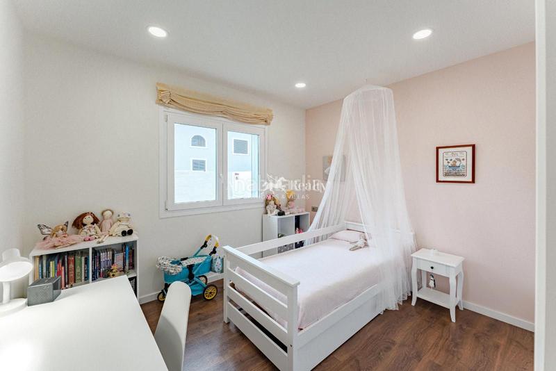 Foto 93f9475d-6196-46c0-8fb5-9d26c04d98ba. Chalet  independiente con 3 dormitorios y garaje cerrado, en el corazón . en Adeje