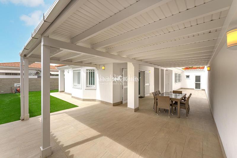 Foto ca4f9c27-c6a7-4b2c-b899-d1b1a3747da9. Chalet  independiente con 3 dormitorios y garaje cerrado, en el corazón . en Adeje