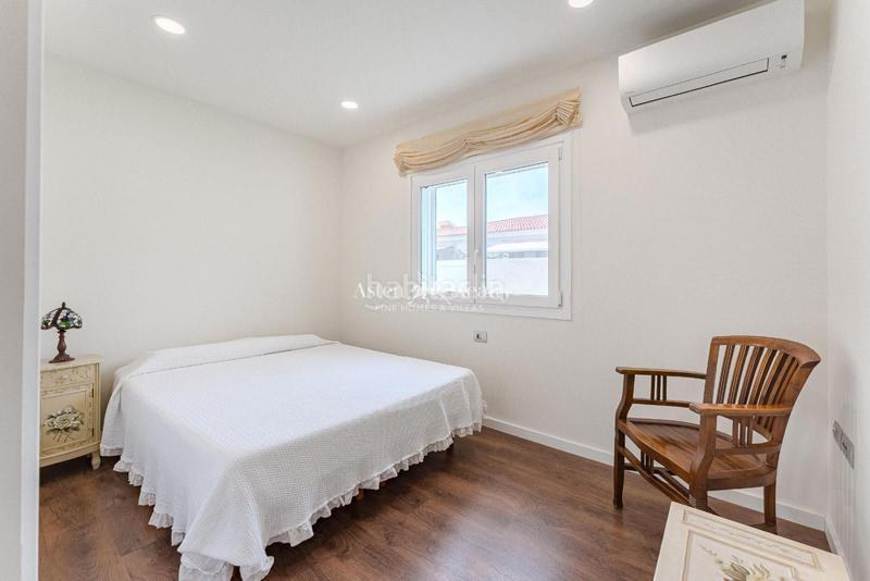 Foto cada66a5-ea49-4e0e-a087-42e205566600. Chalet  independiente con 3 dormitorios y garaje cerrado, en el corazón . en Adeje