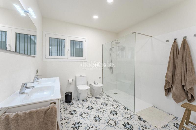 Foto dce6c850-7a98-4a6a-b3fd-eb778cc8cd7d. Chalet  independiente con 3 dormitorios y garaje cerrado, en el corazón . en Adeje