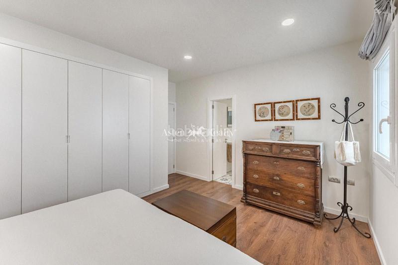 Foto fcd3d8e9-93af-4290-ab30-4b5cdbacb8a9. Chalet  independiente con 3 dormitorios y garaje cerrado, en el corazón . en Adeje