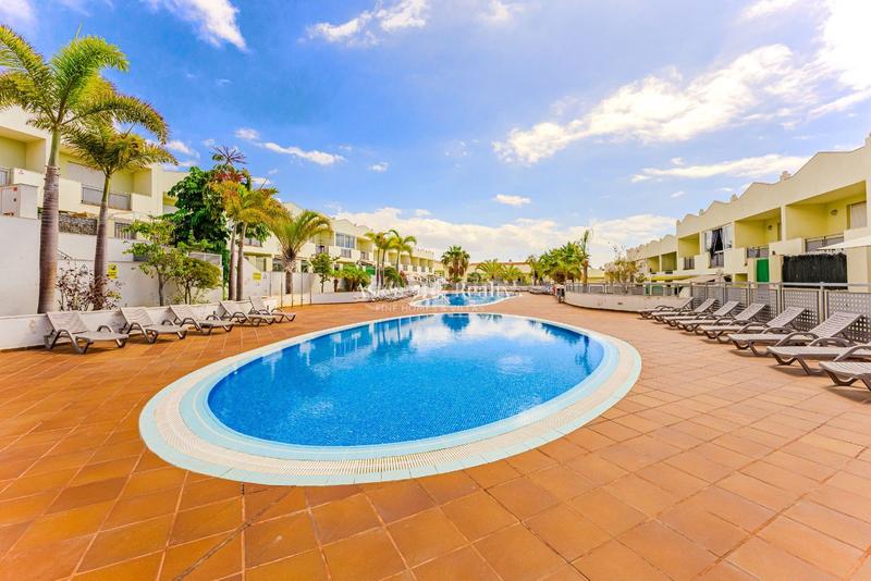 Foto 35814f22-b763-44c8-a2aa-60d472857f94. Reihenhaus mit heizung parking pool in Playa Fañabé Alto Adeje