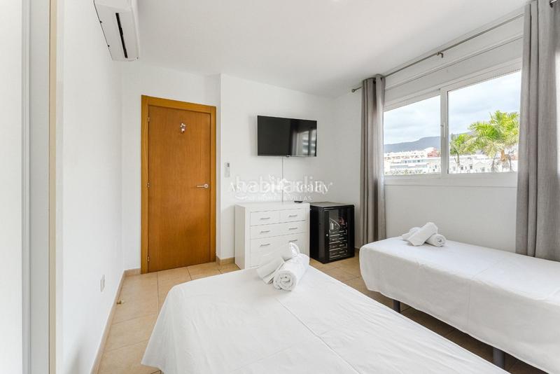 Foto 5366cd79-ba78-426f-818e-9454a500b3e2. Reihenhaus mit heizung parking pool in Playa Fañabé Alto Adeje