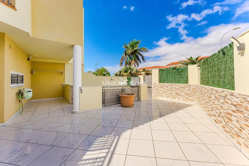 Foto c2b1325d-f0af-4231-866f-f9d41be5d2fe. Reihenhaus mit heizung parking pool in Playa Fañabé Alto Adeje