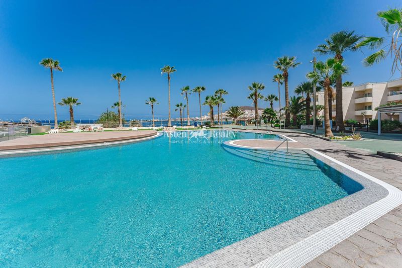 Foto 0372f8c4-fa1e-4671-b5cc-ef6c54fa435d. Apartamento en juan carlos i 40 en Los Cristianos en Arona