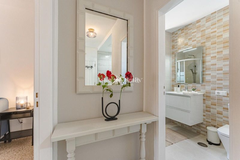 Foto 3af86cee-15c6-4f76-8a8e-bec4d5e59835. Apartamento en juan carlos i 40 en Los Cristianos en Arona
