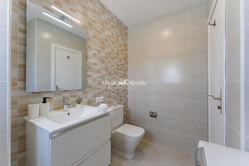 Foto 68fcfffe-2b1d-430c-92a7-ed465e4f02ba. Apartamento en juan carlos i 40 en Los Cristianos en Arona