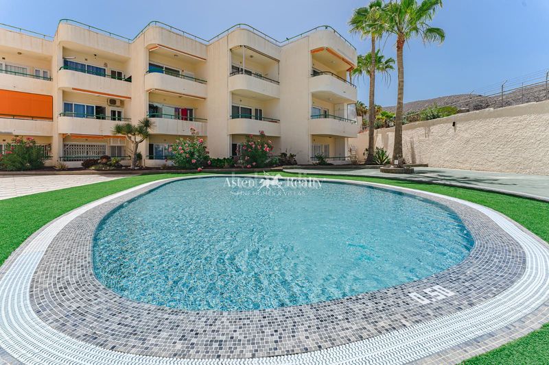 Foto 98dc108d-cf73-4e62-a241-6934d6a30407. Apartamento en juan carlos i 40 en Los Cristianos en Arona
