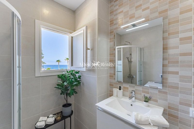 Foto c5cf5e49-ccb2-4eac-9fd0-da547611e85d. Apartamento en juan carlos i 40 en Los Cristianos en Arona