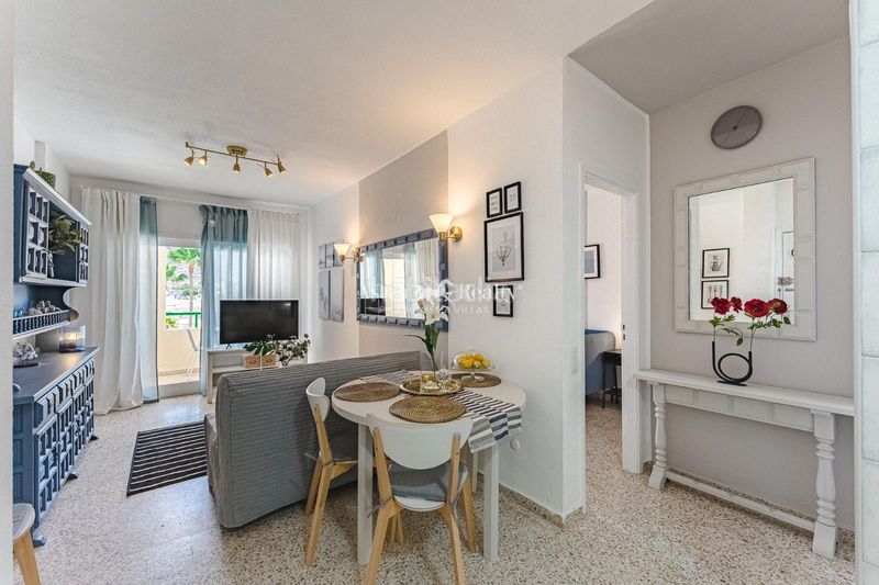 Foto c695f4a0-e3e7-4196-b7d0-3ecedff35696. Apartamento en juan carlos i 40 en Los Cristianos en Arona