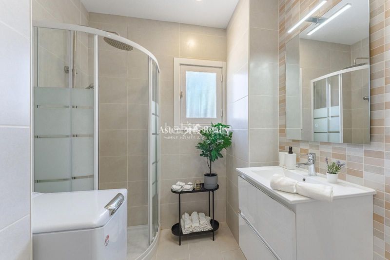 Foto d74e2e5b-c436-4281-bad4-18dffb239014. Apartamento en juan carlos i 40 en Los Cristianos en Arona