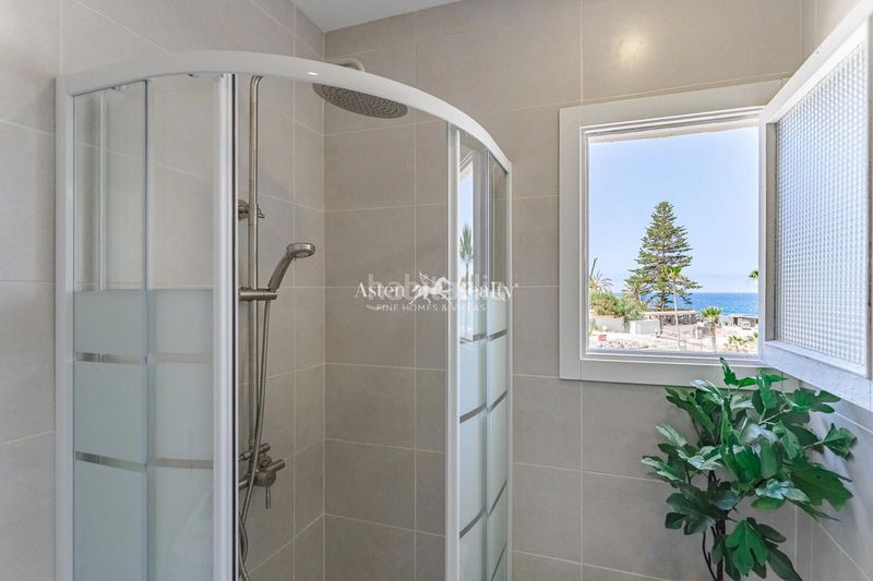 Foto d9ba7a5c-4665-4938-a5bc-4d0d7294e523. Apartamento en juan carlos i 40 en Los Cristianos en Arona