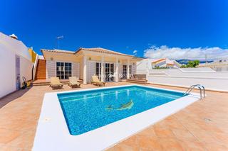 Casa  La laja. Espectacular villa independiente con piscina en callao salvaje