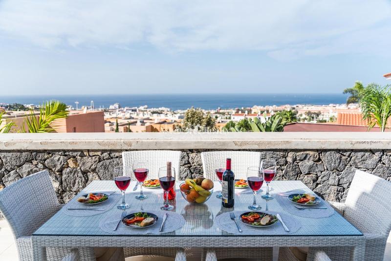 Foto 18e37c67-9a81-460a-931c-da8b2cc28e8b. Casa aparellada amb aparcament piscina a Playa Fañabé Alto Adeje