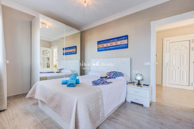 Foto 3dba83eb-b6bf-483d-828e-f83701ad1137. Casa aparellada amb aparcament piscina a Playa Fañabé Alto Adeje