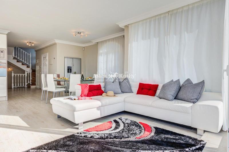 Foto 68840446-d60d-409b-a220-28c96b8fa574. Casa aparellada amb aparcament piscina a Playa Fañabé Alto Adeje