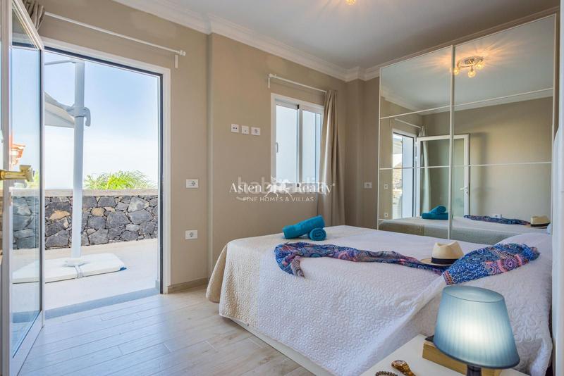 Foto cbaef363-2e92-4bb5-adc7-392fea904859. Casa aparellada amb aparcament piscina a Playa Fañabé Alto Adeje