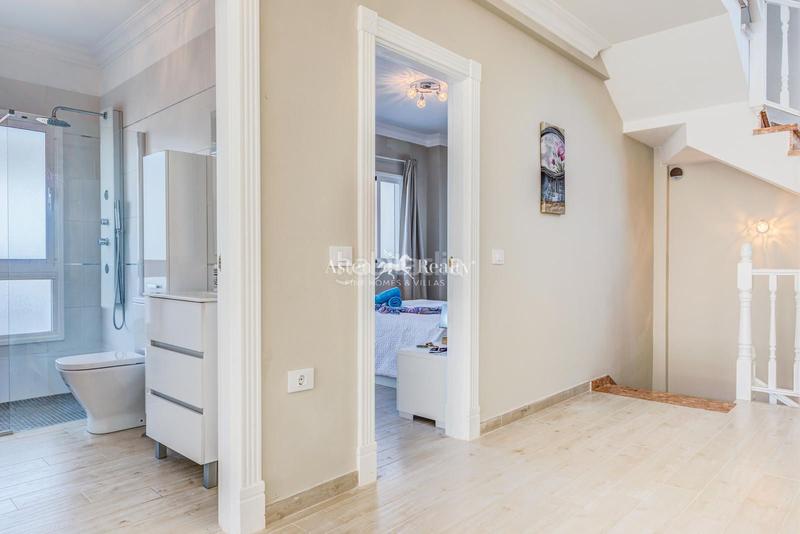 Foto e4ff2d56-88a6-45b0-ac63-cf5af09849a6. Casa aparellada amb aparcament piscina a Playa Fañabé Alto Adeje