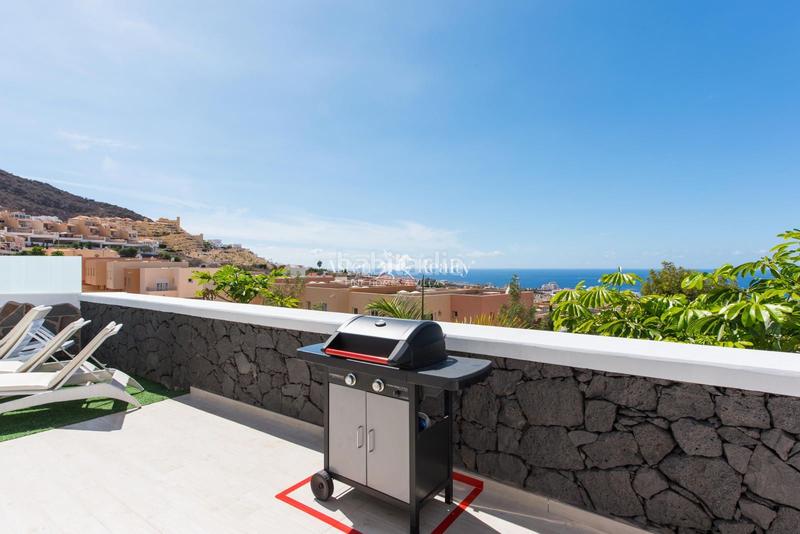 Foto e833b8ff-c8d0-4b7f-a037-f2220a60fc63. Casa aparellada amb aparcament piscina a Playa Fañabé Alto Adeje